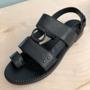 Bottega Veneta Infra Pelle Cuoio classic black leather sandal 39 us 8.5